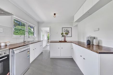 Photo of property in 1/11 Glenfern Road, Mellons Bay, Auckland, 2014