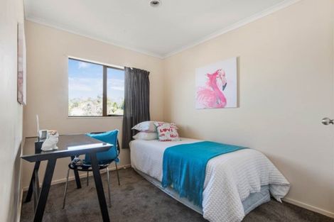 Photo of property in 25 Loughanure Place, Massey, Auckland, 0614