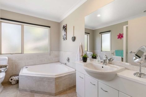 Photo of property in 26 Serene Place, Gulf Harbour, Whangaparaoa, 0930