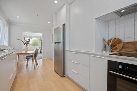 Photo of property in 5 Wallace Road, Mangere Bridge, Auckland, 2022