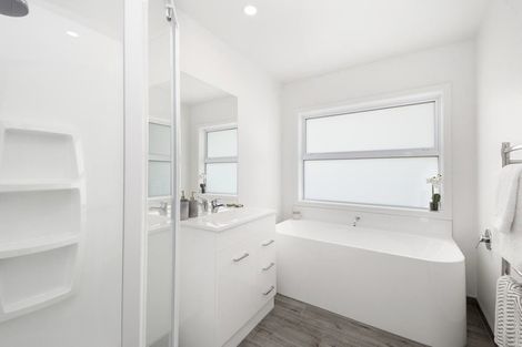 Photo of property in 13 Kahikatea Drive, Kinloch, Taupo, 3377