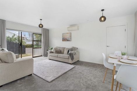 Photo of property in 2/36 Trentham Road, Papakura, 2110