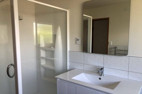 Photo of property in 2/21 Kookaburra Place, Botany Downs, Auckland, 2010