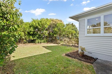 Photo of property in 77 Dale Crescent, Pakuranga, Auckland, 2010
