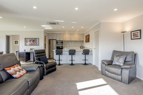 Photo of property in 13 Saint Vincent Way, Waikanae, 5036