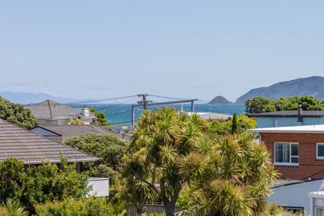 Photo of property in 2 Bermuda Grove, Paraparaumu Beach, Paraparaumu, 5032
