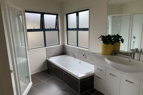 Photo of property in 34 Riverstone Road, Te Atatu Peninsula, Auckland, 0610