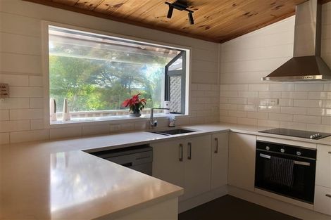 Photo of property in 16 Emlyn Place, Torbay, Auckland, 0630