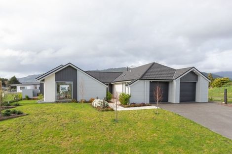 Photo of property in 2 Albizia Grove, Waikanae, 5036