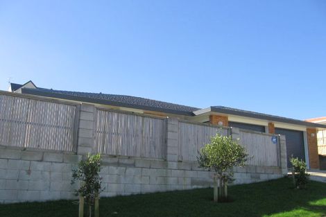 Photo of property in 137 Woodman Drive, Tawa, Wellington, 5028