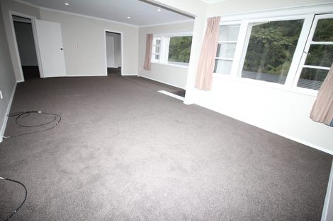 Photo of property in 52 Newlands Road, Newlands, Wellington, 6037