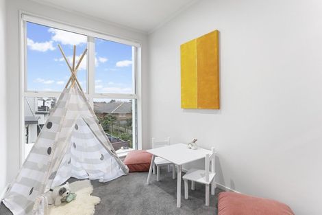 Photo of property in 23 Lili Chen Way, Mangere Bridge, Auckland, 2022