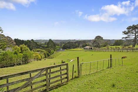 Photo of property in 400 Paremoremo Road, Paremoremo, Auckland, 0632
