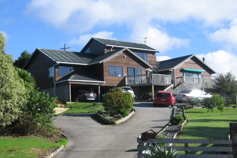 Photo of property in 2 Laingfield Terrace, Laingholm, Auckland, 0604