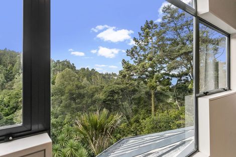 Photo of property in 30 Wood Bay Road, Titirangi, Auckland, 0604