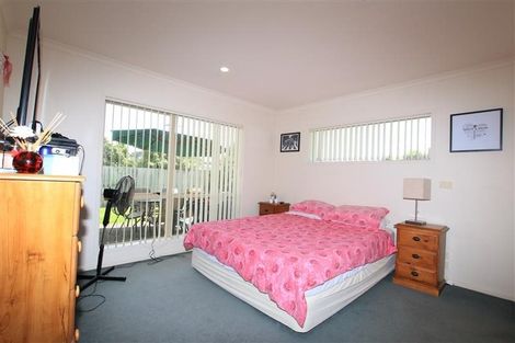 Photo of property in 15 Chelmsley Avenue, Henderson, Auckland, 0612