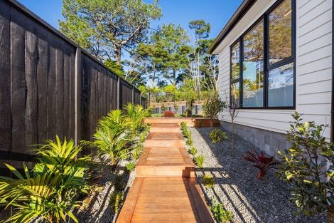 Photo of property in 36 Skulander Crescent, Orewa, 0931