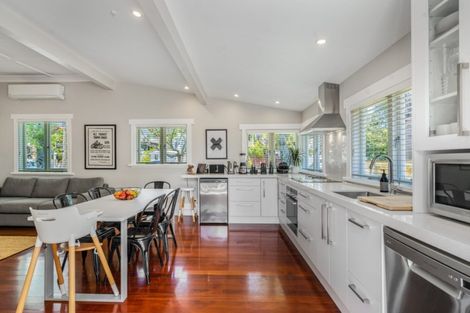 Photo of property in 1/2 Tennyson Street, Northcote Point, Auckland, 0627