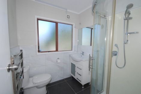 Photo of property in 1/16 Roberts Road, Glenfield, Auckland, 0629