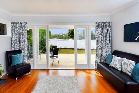 Photo of property in 2/284 East Coast Road, Forrest Hill, Auckland, 0620