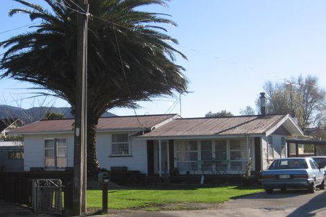 Photo of property in 12 Hardie Grove, Featherston, 5710