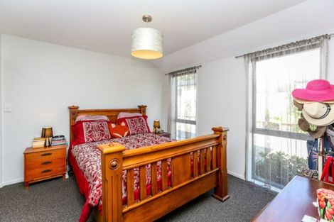 Photo of property in 15a Frederick Place, Whalers Gate, New Plymouth, 4310