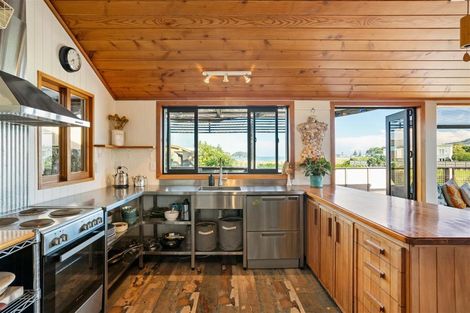 Photo of property in 116 Saint Patricks Row, Whangamata, 3620