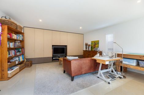 Photo of property in 353 Hardy Street, Nelson, 7010