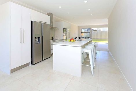 Photo of property in 18 Purchas Hill Drive, Stonefields, Auckland, 1072
