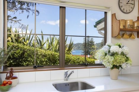 Photo of property in 51 Grand View Road, Leigh, 0985