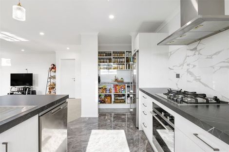 Photo of property in 18 Kimbolton Street, Rototuna North, Hamilton, 3210