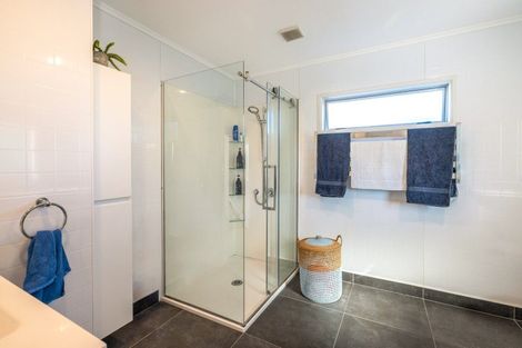 Photo of property in 17 Wellington Road, Surfdale, Waiheke Island, 1081