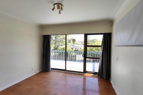 Photo of property in 33 Lynden Avenue, Hillcrest, Auckland, 0627