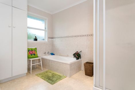 Photo of property in 20 Clare Street, Cambridge, 3434