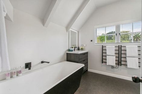 Photo of property in 18 Woodlyn Drive, Karaka, Drury, 2578