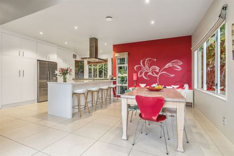 Photo of property in 56 Staincross Street, Green Bay, Auckland, 0604