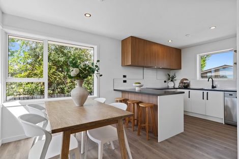 Photo of property in 17 Roberts Road, Hei Hei, Christchurch, 8042