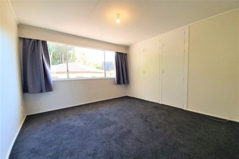 Photo of property in 28 Easton Park Parade, Glenfield, Auckland, 0629