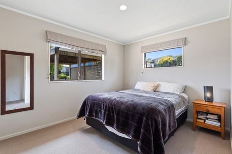 Photo of property in 2/12 Segedin Place, Glenfield, Auckland, 0629