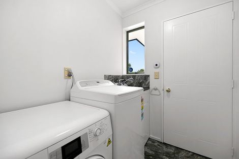 Photo of property in 2 Shannon Place, Nawton, Hamilton, 3200