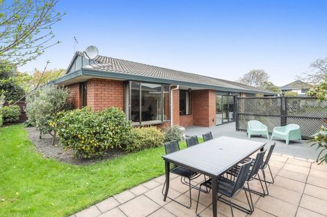 Photo of property in 2/10 Broadfell Avenue, Avonhead, Christchurch, 8042