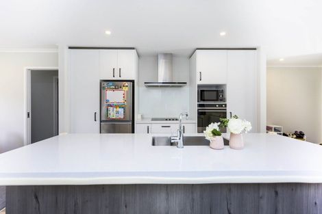 Photo of property in 13 Te Kaeaea Crescent, Wallaceville, Upper Hutt, 5018