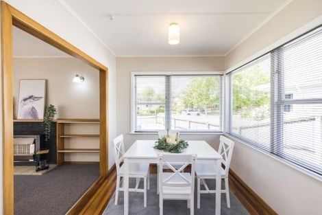 Photo of property in 10 Catlins Crescent, Milson, Palmerston North, 4414