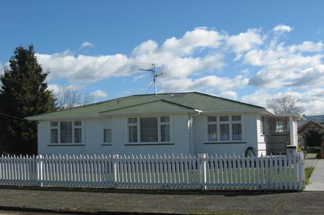 Photo of property in 21 Armstrong Avenue, Carterton, 5713