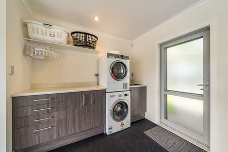 Photo of property in 140 Norana Road, Timberlea, Upper Hutt, 5018