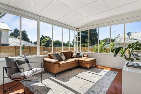 Photo of property in 1/157 Glenfield Road, Hillcrest, Auckland, 0626