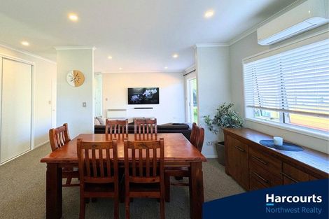 Photo of property in 5 Malbec Place, Huapai, Kumeu, 0810