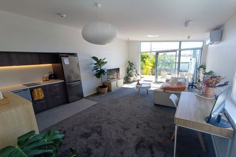 Photo of property in 2/105 Onewa Road, Northcote, Auckland, 0627