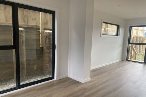 Photo of property in 3 Kautawa Lane, Massey, 0614