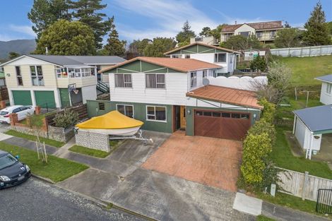 Photo of property in 4 Greenwich Grove, Stokes Valley, Lower Hutt, 5019